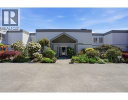 302 5780 TRAIL AVENUE, Sechelt, British Columbia