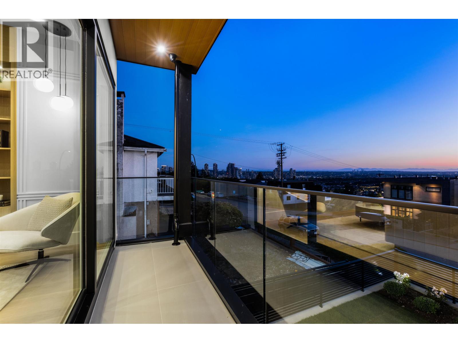 1 10 N Hythe Avenue, Burnaby, British Columbia  V5B 1G4 - Photo 3 - R3120647