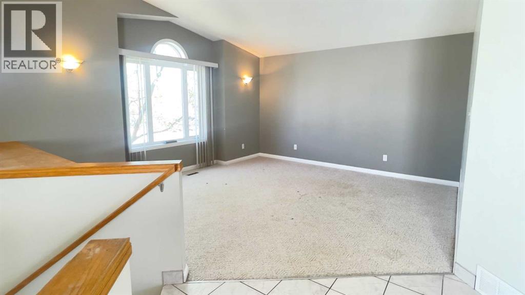 34 Blackfoot Road W, Lethbridge, Alberta  T1K 7P5 - Photo 3 - A2300771