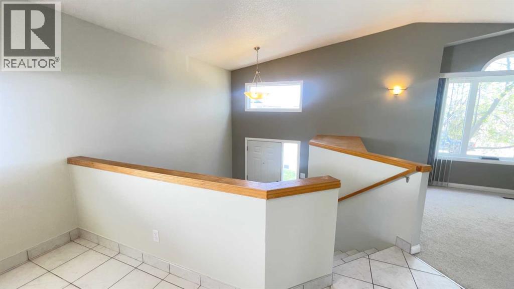 34 Blackfoot Road W, Lethbridge, Alberta  T1K 7P5 - Photo 2 - A2300771