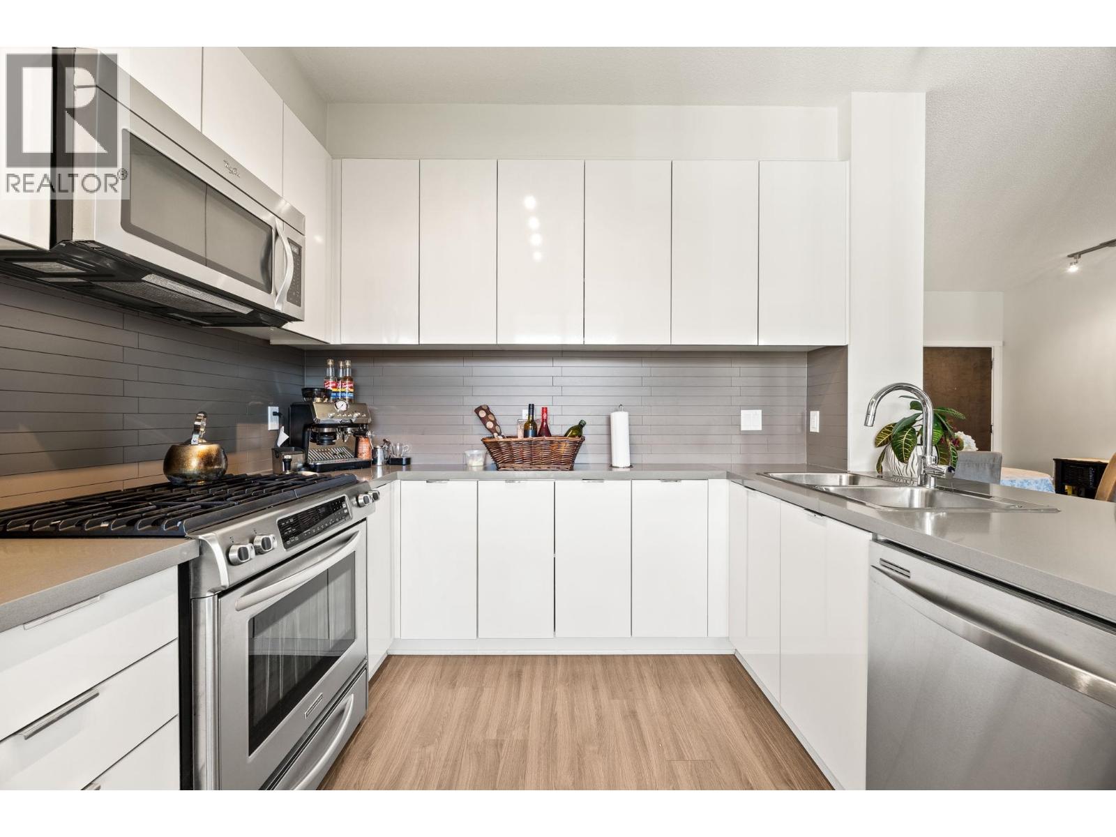 412 3107 Windsor Gate, Coquitlam, British Columbia  V3B 0L1 - Photo 6 - R3120634