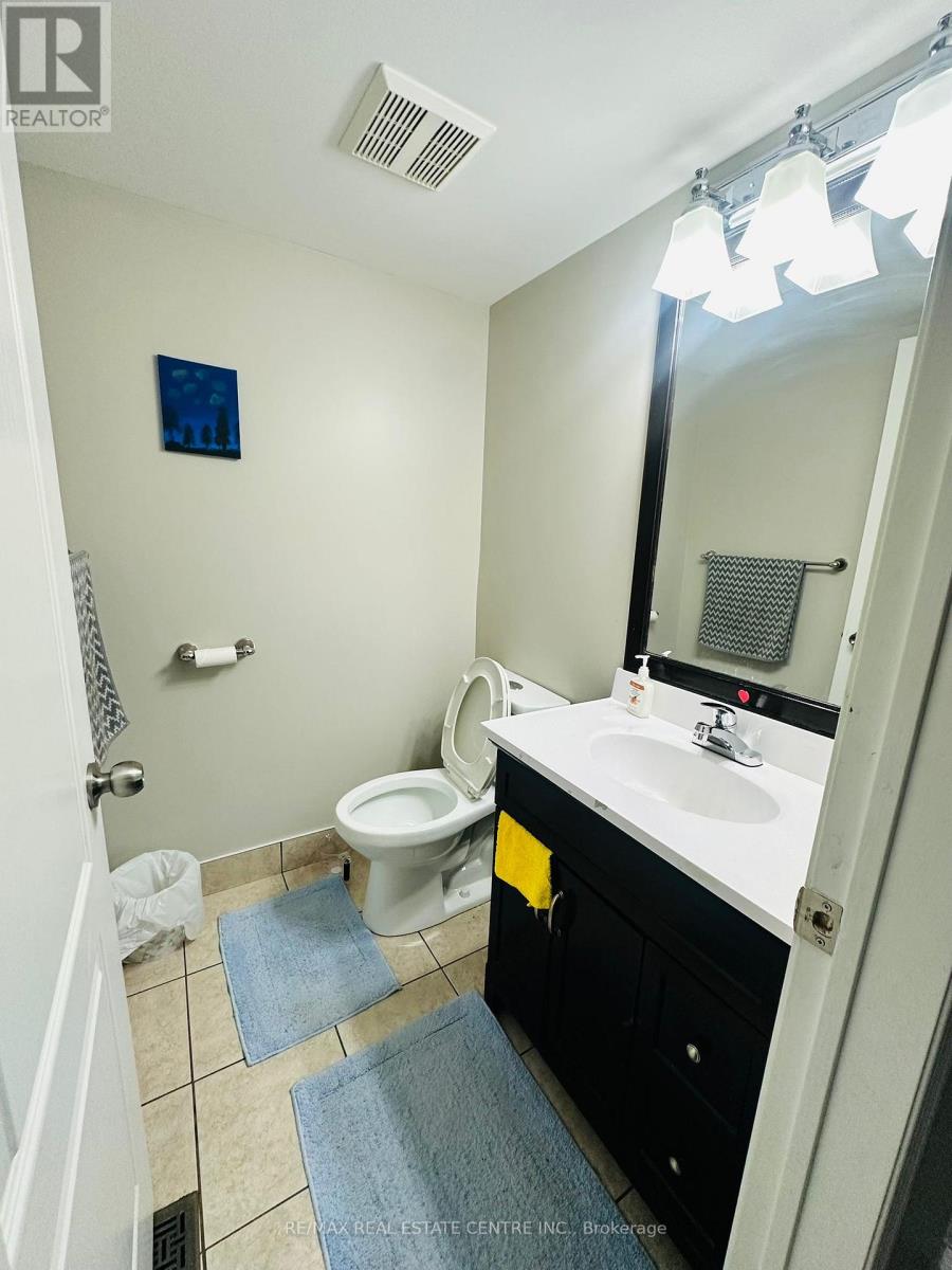 82 Earl Grey Crescent, Brampton (Fletcher's Meadow), Ontario  L7A 2L2 - Photo 7 - W13093584