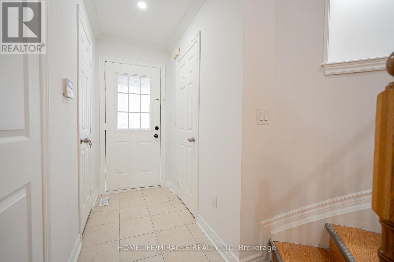 20 - 21 Eastview Gate, Brampton (Bram East), Ontario  L6P 1P6 - Photo 5 - W13093606