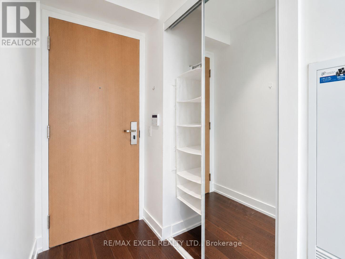 1802 - 7 Grenville Street, Toronto, Ontario  M4Y 0E9 - Photo 4 - C13045456