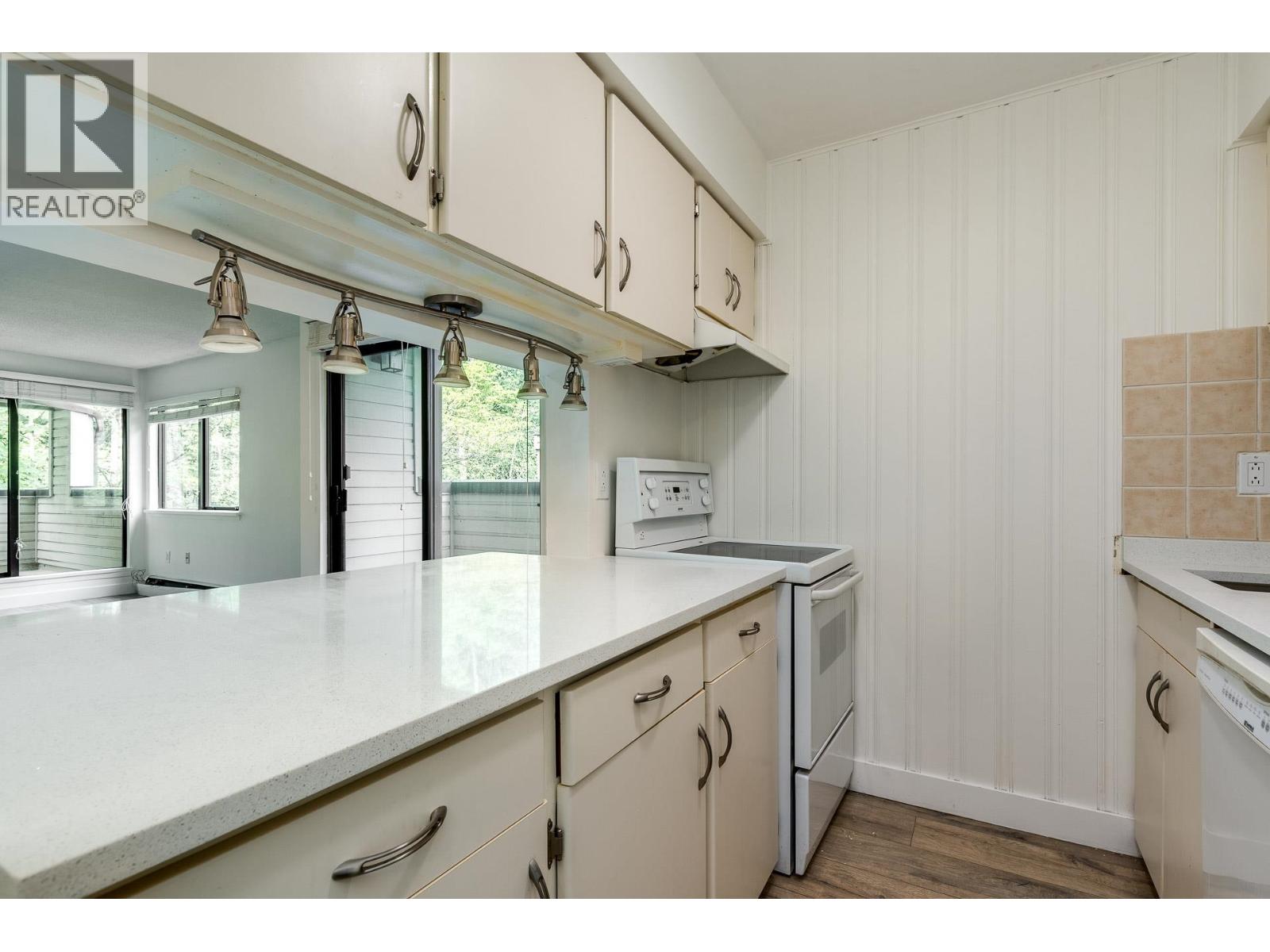 212 3275 Mountain Highway, North Vancouver, British Columbia  V7K 2H4 - Photo 11 - R3120591