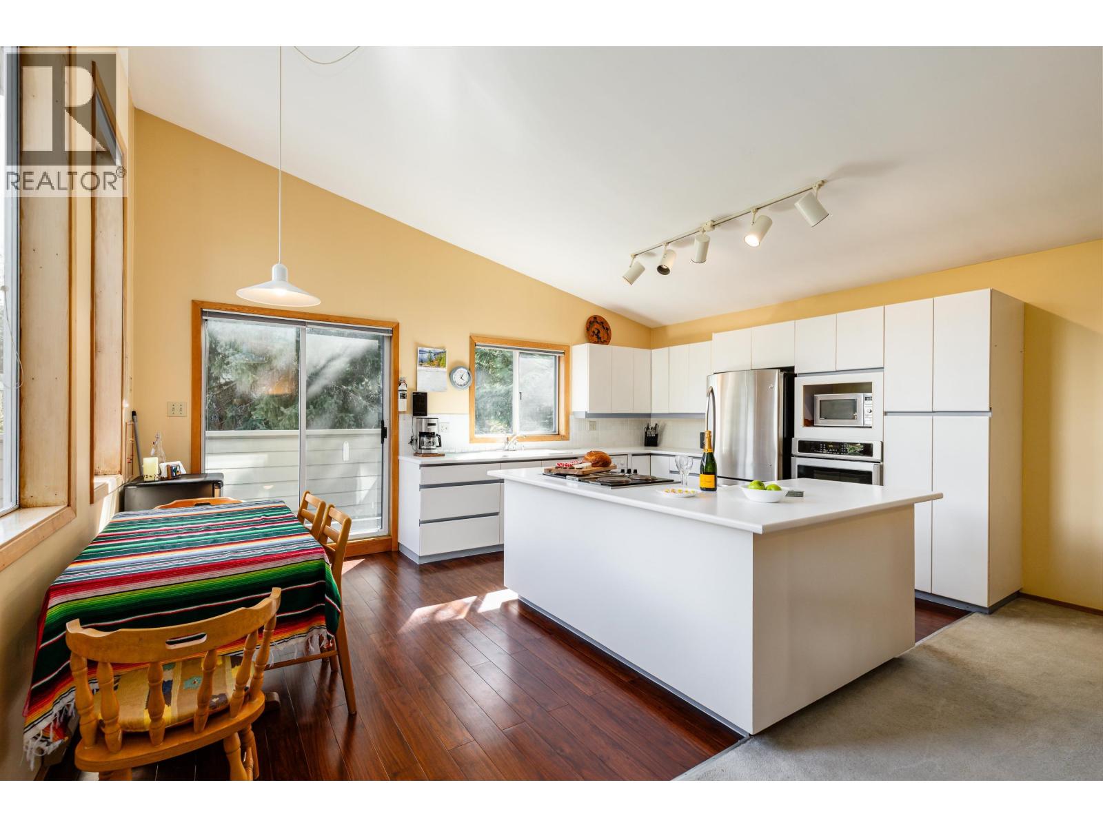 8325 Rainbow Drive, Whistler, British Columbia  V0N 1B8 - Photo 10 - R3120646