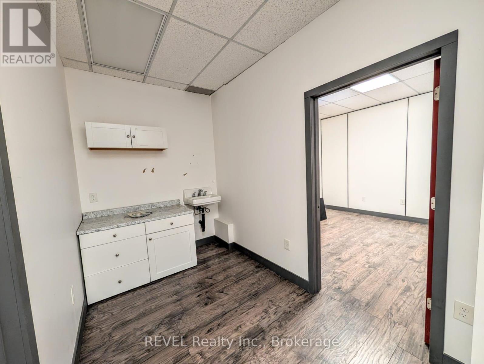 M3 - 112 Queenston Street, St. Catharines, Ontario  L2R 2Z4 - Photo 10 - X13093630