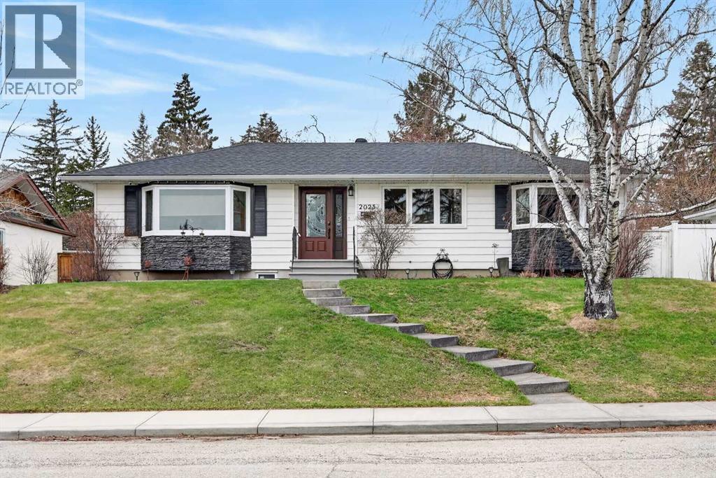 2023 Glenwood Drive Sw, Calgary, Alberta  T3E 3Y7 - Photo 1 - A2305103