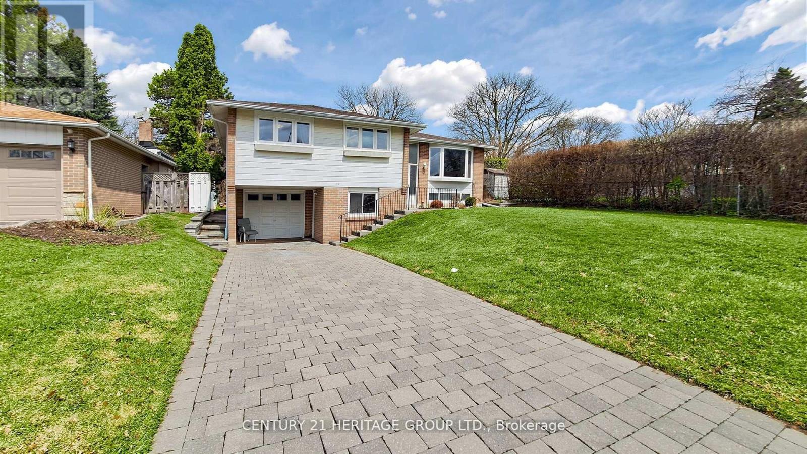 72 Romfield Circuit, Markham, Ontario  L3T 3H6 - Photo 3 - N13093692