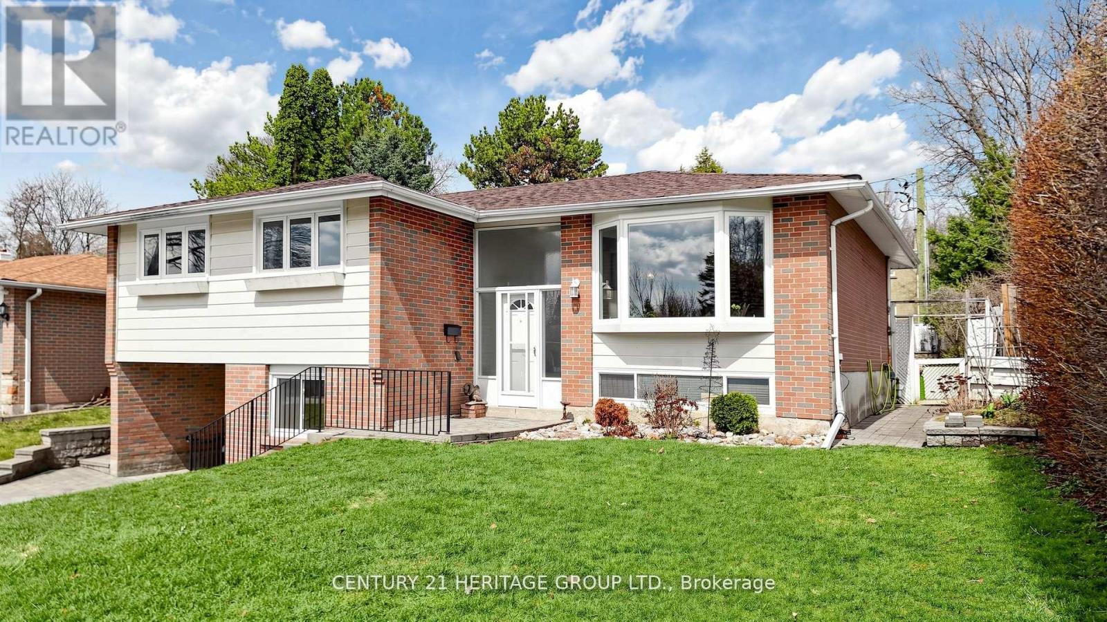 72 Romfield Circuit, Markham, Ontario  L3T 3H6 - Photo 4 - N13093692