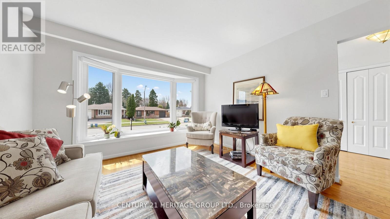 72 Romfield Circuit, Markham, Ontario  L3T 3H6 - Photo 7 - N13093692