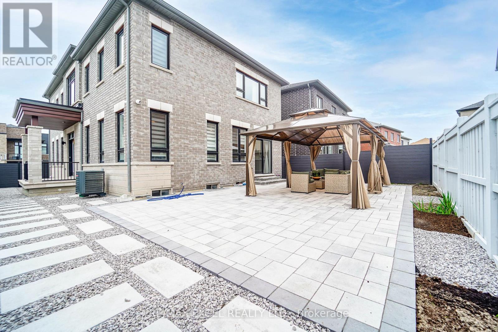 231 Fallharvest Way, Whitchurch-Stouffville, Ontario  L4A 5C2 - Photo 6 - N13093706