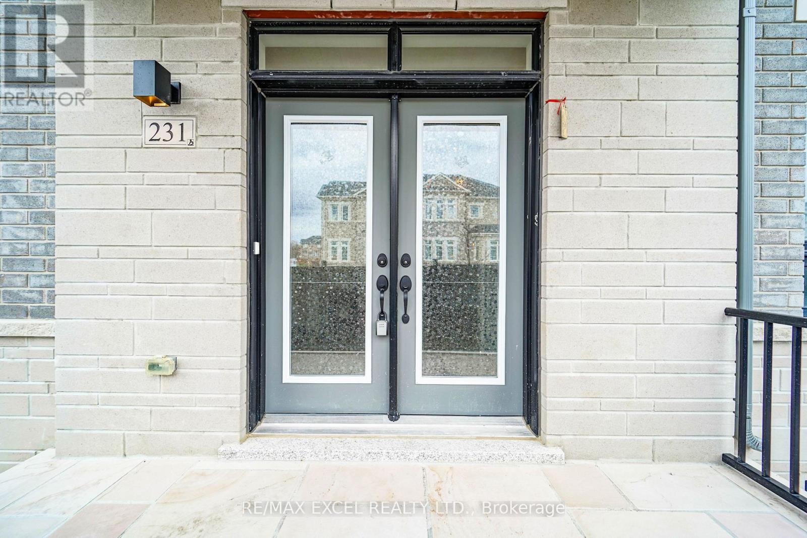 231 Fallharvest Way, Whitchurch-Stouffville, Ontario  L4A 5C2 - Photo 8 - N13093706