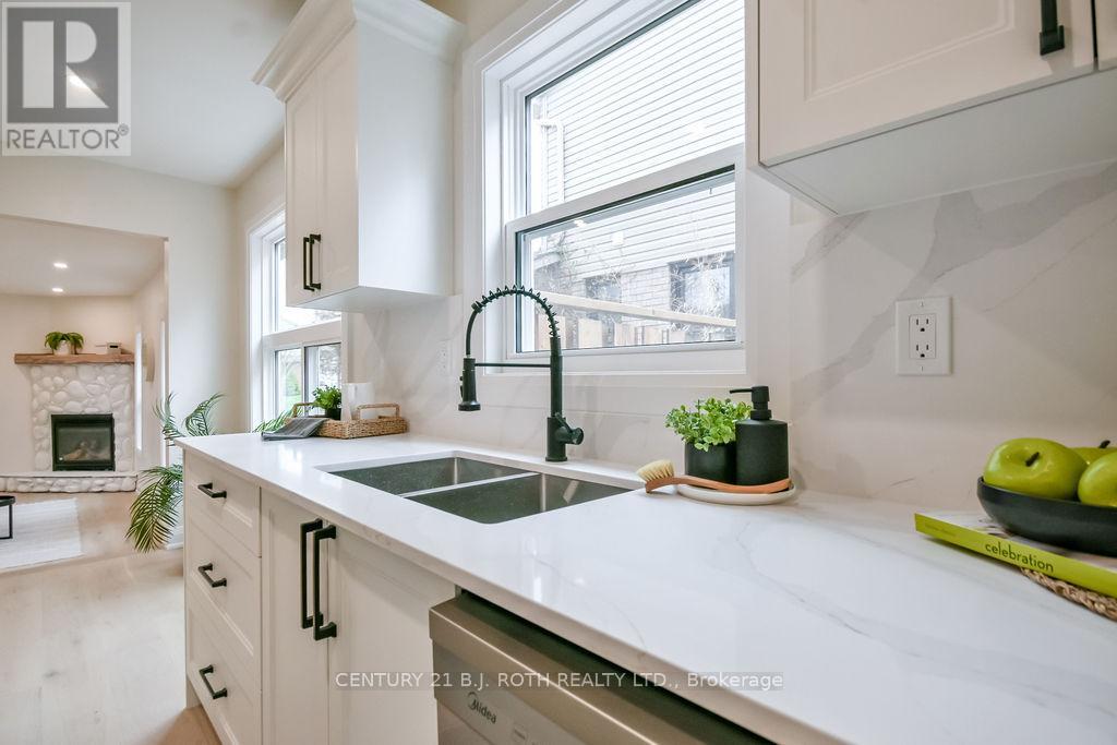 20 Hadden Crescent, Barrie, Ontario  L4M 6G6 - Photo 13 - S13093686