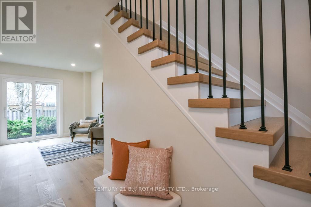 20 Hadden Crescent, Barrie, Ontario  L4M 6G6 - Photo 4 - S13093686