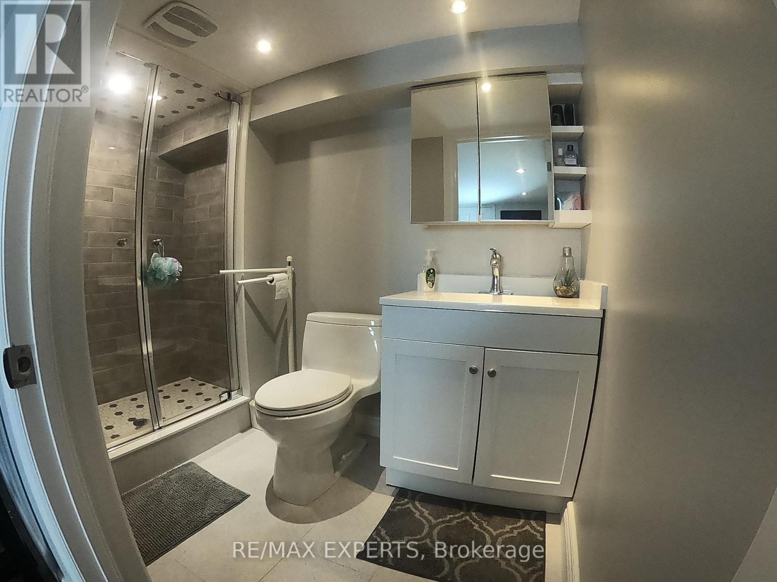 Bsmt - 10 Lady Bank Road, Toronto, Ontario  M8Z 4J5 - Photo 11 - W13093646