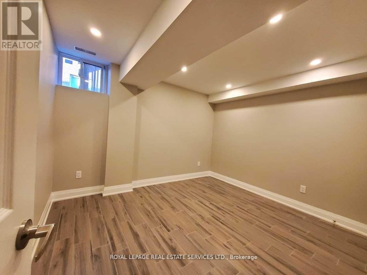 Bsmt - 39 Venza Crescent, Brampton, Ontario  L6X 5K5 - Photo 9 - W13093654