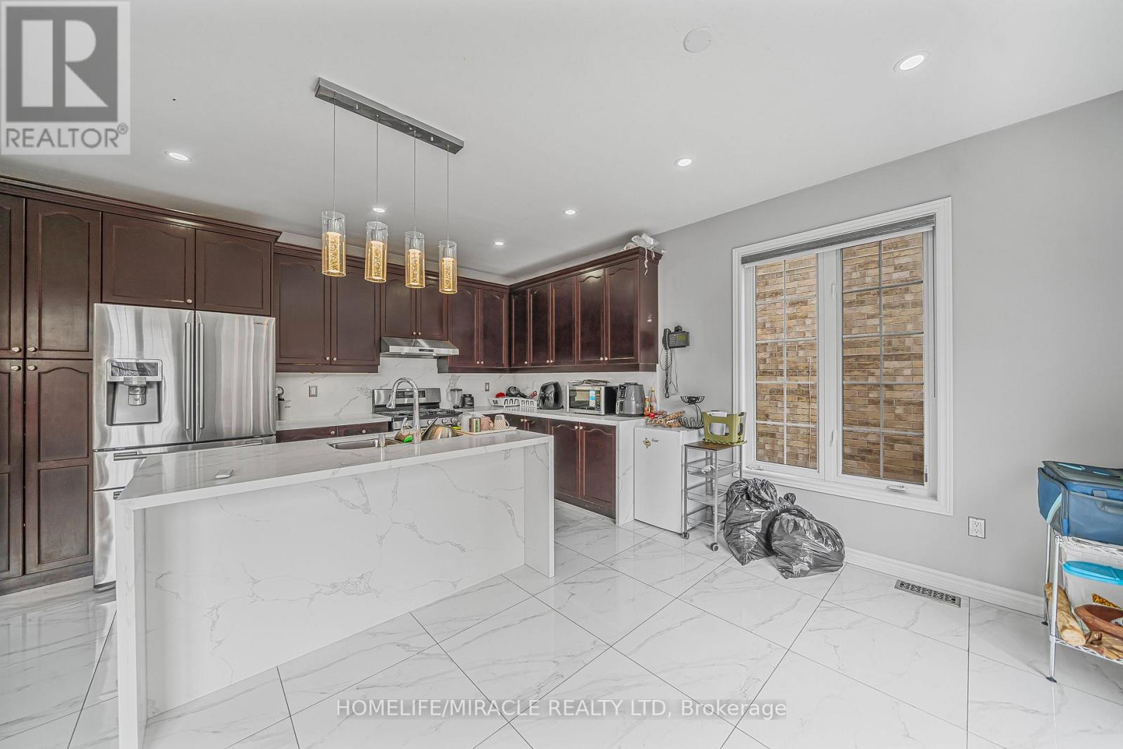 9 Berryfield Way, Brampton (Sandringham-Wellington), Ontario  L6R 0Y3 - Photo 13 - W13093698