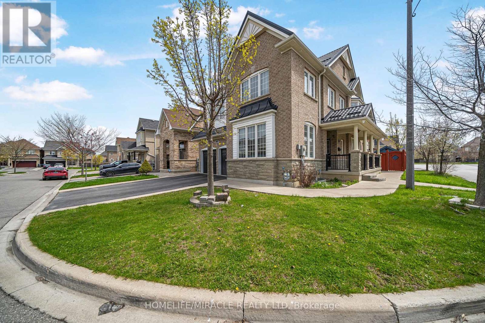 9 Berryfield Way, Brampton (Sandringham-Wellington), Ontario  L6R 0Y3 - Photo 4 - W13093698