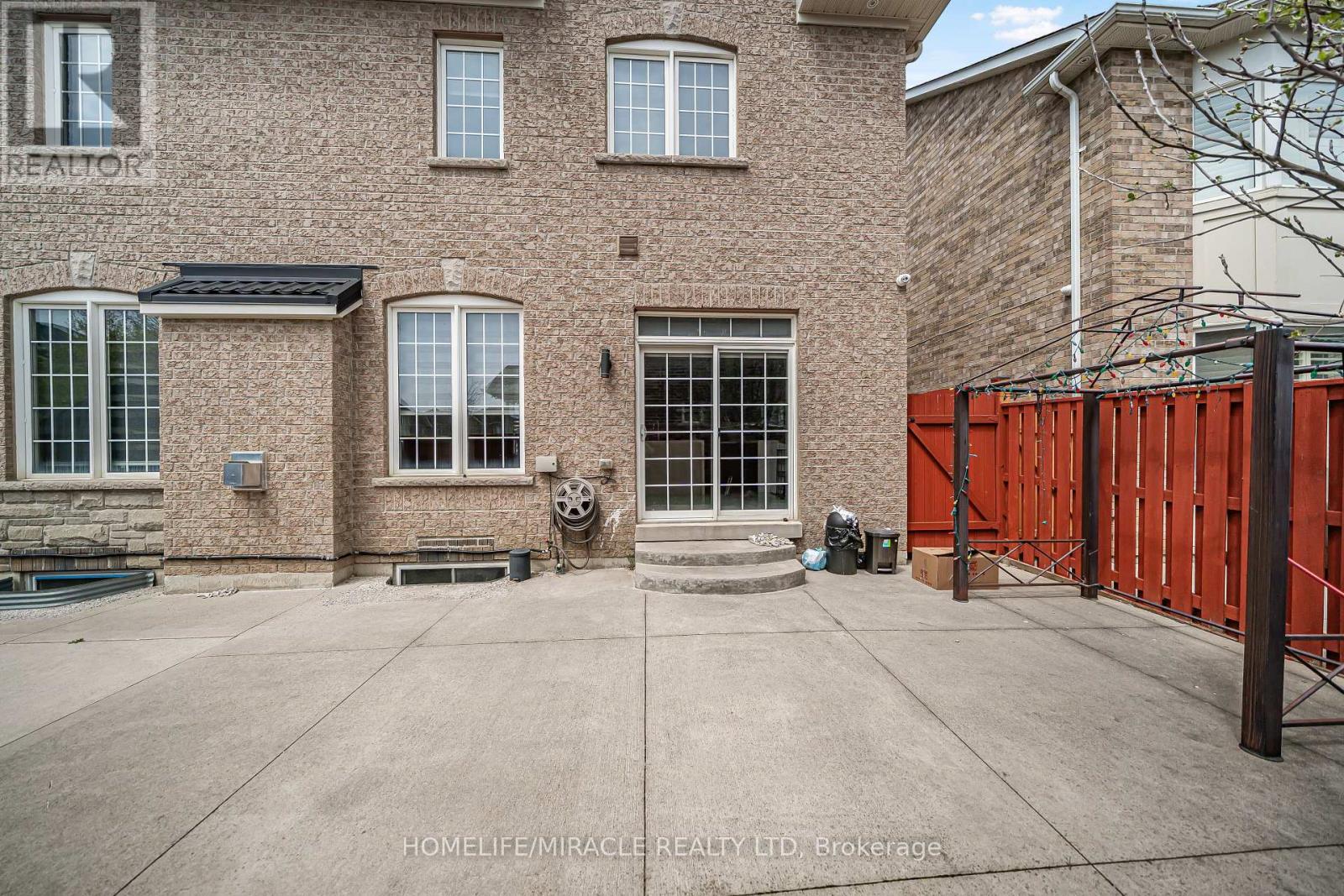 9 Berryfield Way, Brampton (Sandringham-Wellington), Ontario  L6R 0Y3 - Photo 5 - W13093698