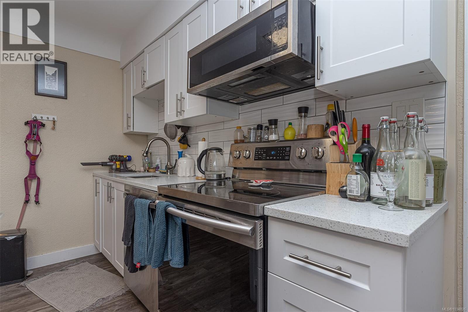 1-5 1044 Hillside Ave, Victoria, British Columbia  V8T 2A5 - Photo 27 - 1034826