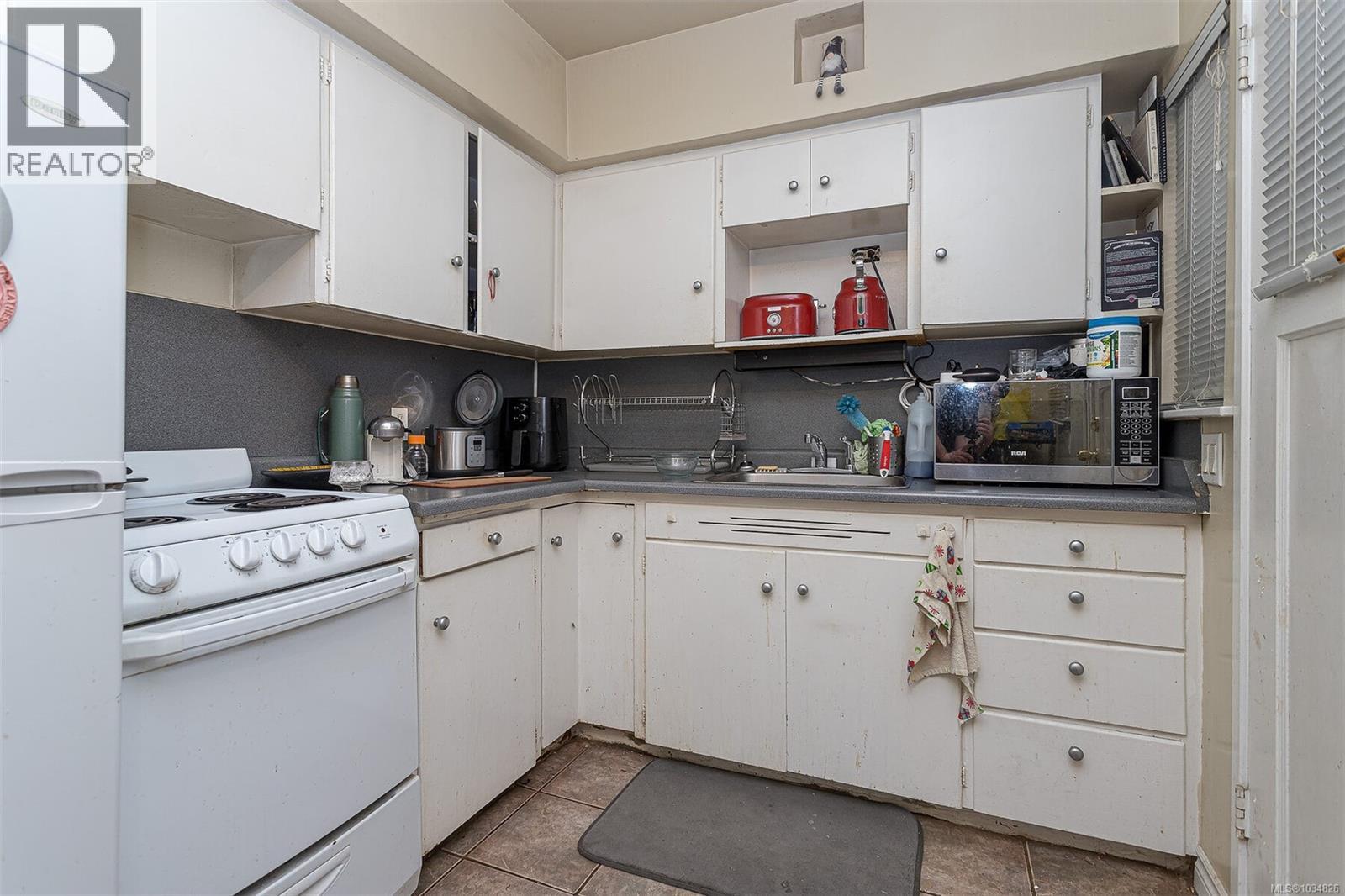 1-5 1044 Hillside Ave, Victoria, British Columbia  V8T 2A5 - Photo 35 - 1034826