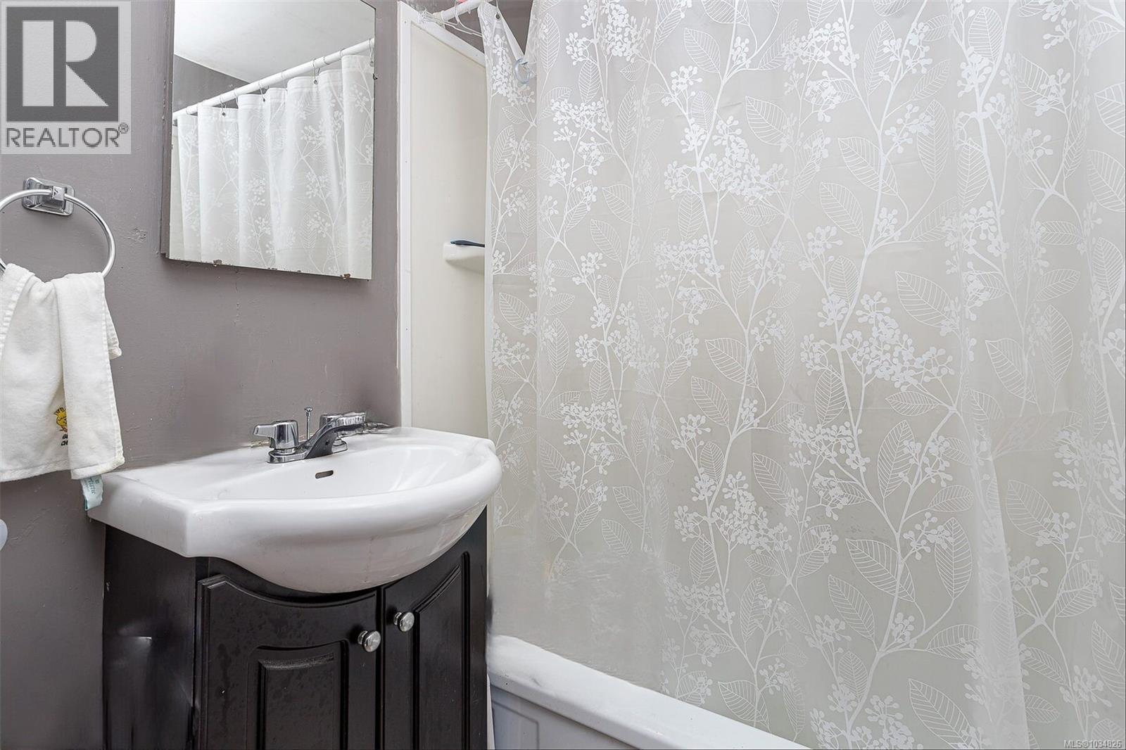 1-5 1044 Hillside Ave, Victoria, British Columbia  V8T 2A5 - Photo 44 - 1034826