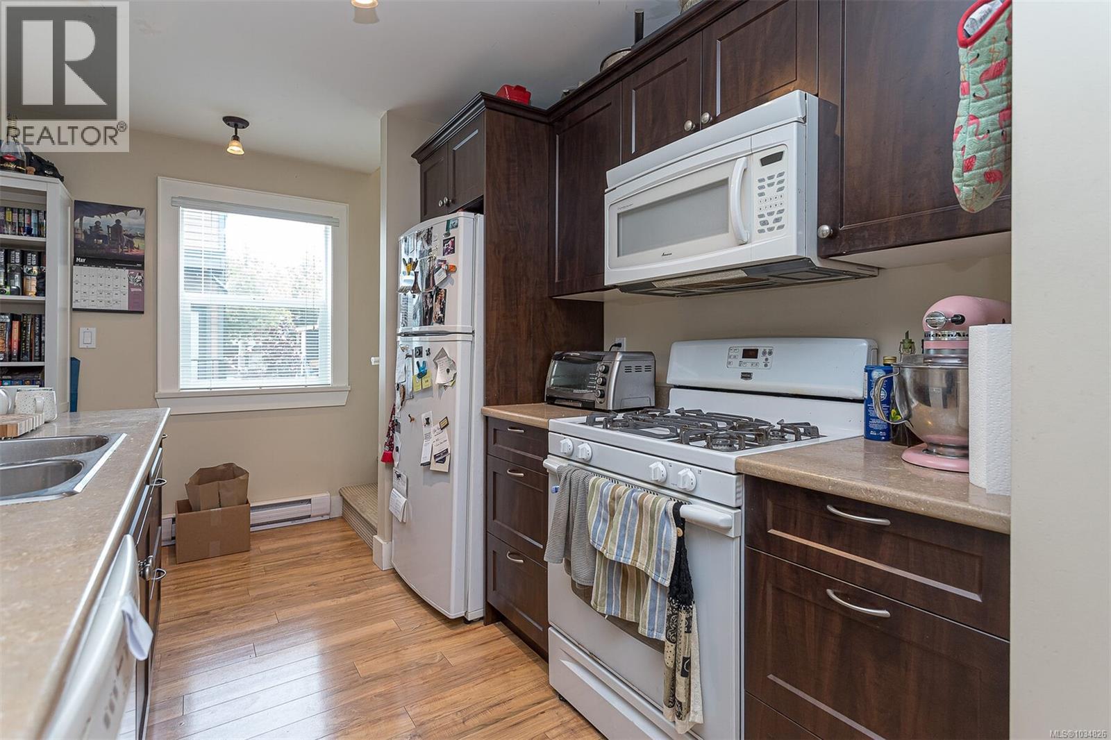 1-5 1044 Hillside Ave, Victoria, British Columbia  V8T 2A5 - Photo 10 - 1034826