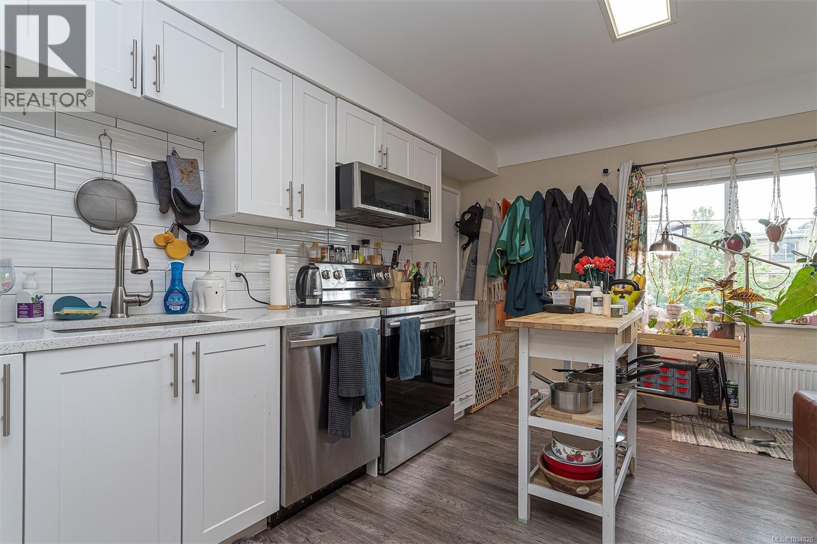 1-5 1044 Hillside Ave, Victoria, British Columbia  V8T 2A5 - Photo 28 - 1034826