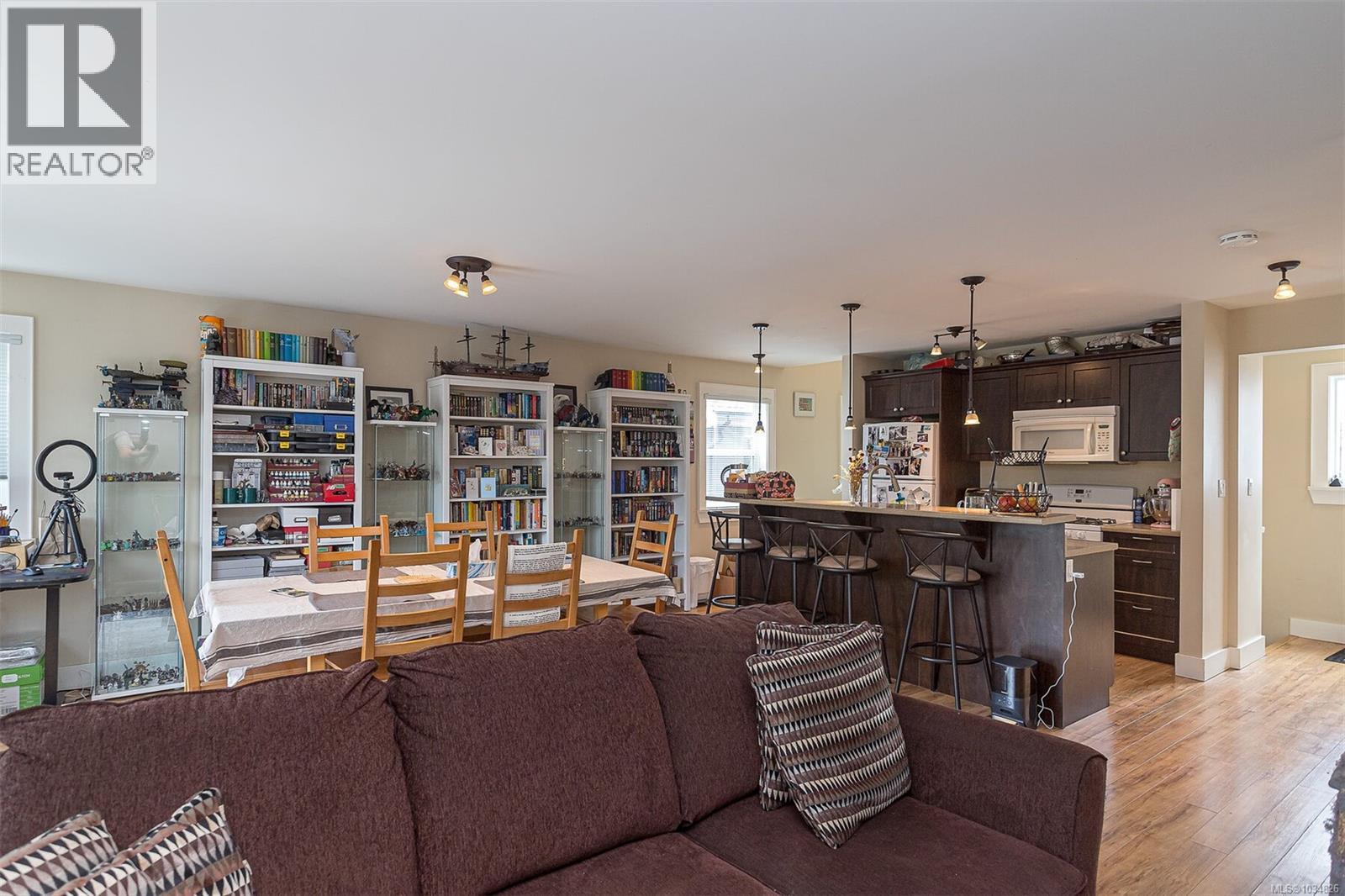 1-5 1044 Hillside Ave, Victoria, British Columbia  V8T 2A5 - Photo 6 - 1034826