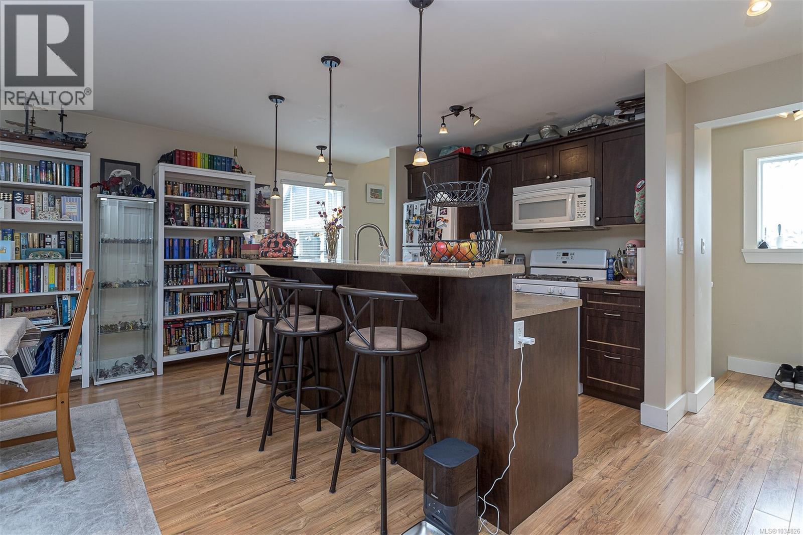 1-5 1044 Hillside Ave, Victoria, British Columbia  V8T 2A5 - Photo 9 - 1034826