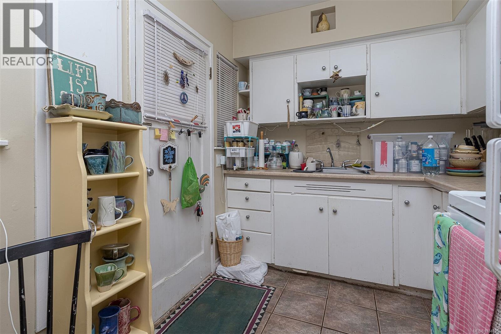 1-5 1044 Hillside Ave, Victoria, British Columbia  V8T 2A5 - Photo 41 - 1034826