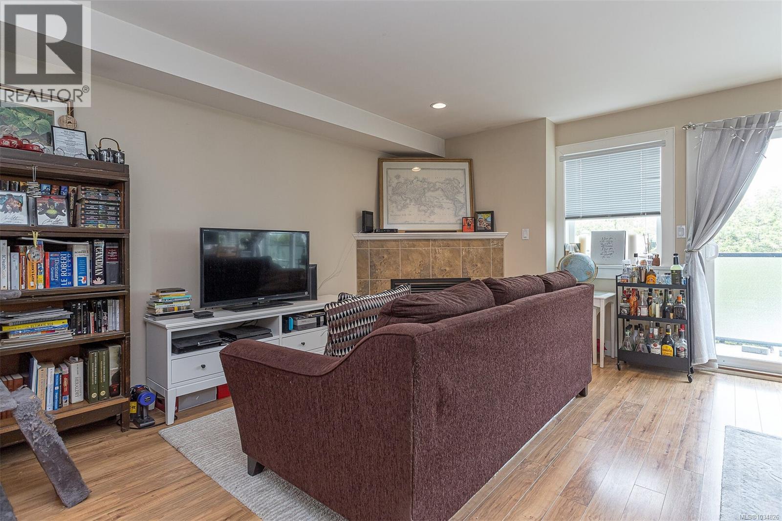 1-5 1044 Hillside Ave, Victoria, British Columbia  V8T 2A5 - Photo 4 - 1034826