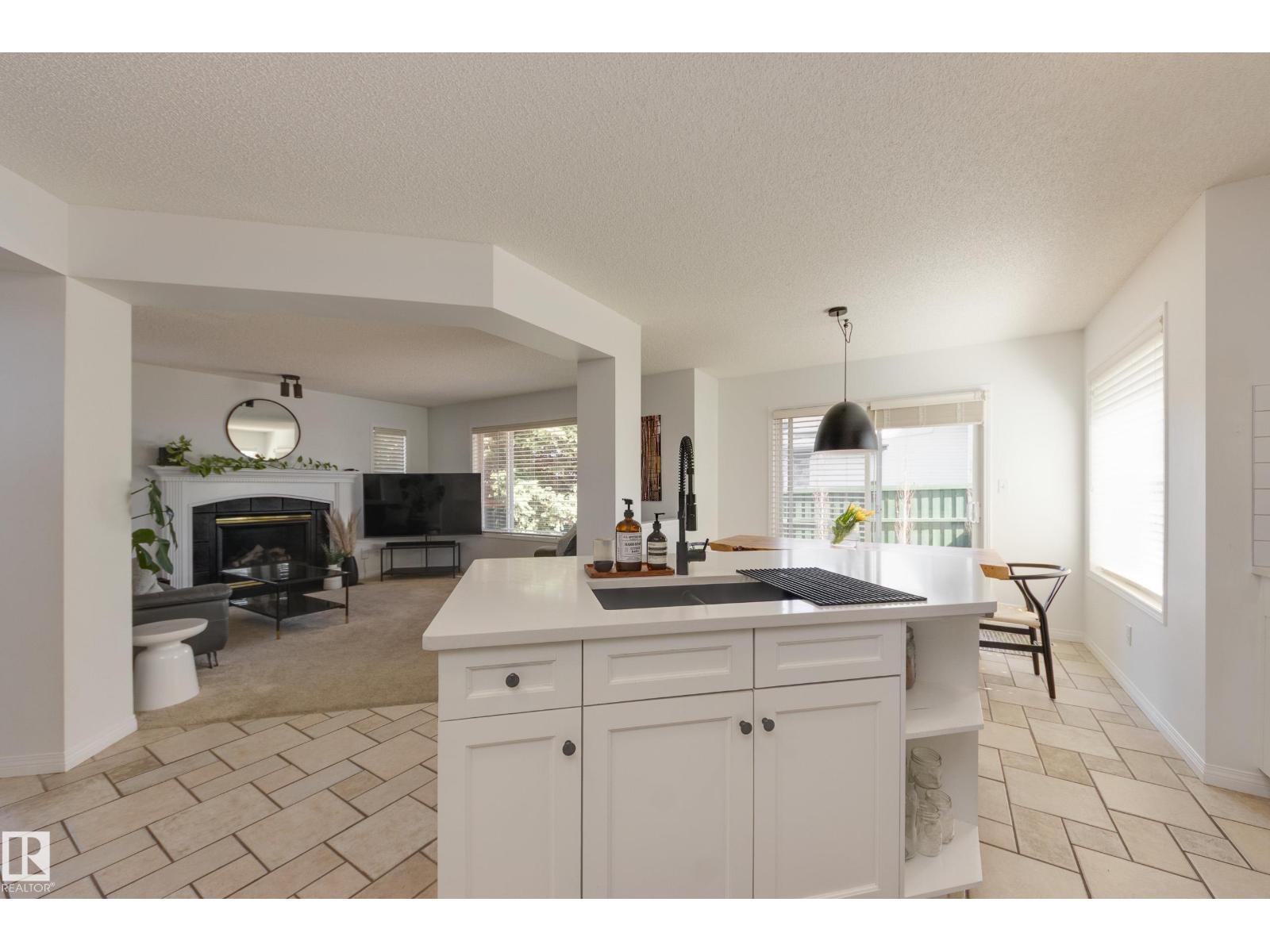 2061 Haddow Dr Nw, Edmonton, Alberta  T6R 2X6 - Photo 11 - E4486107