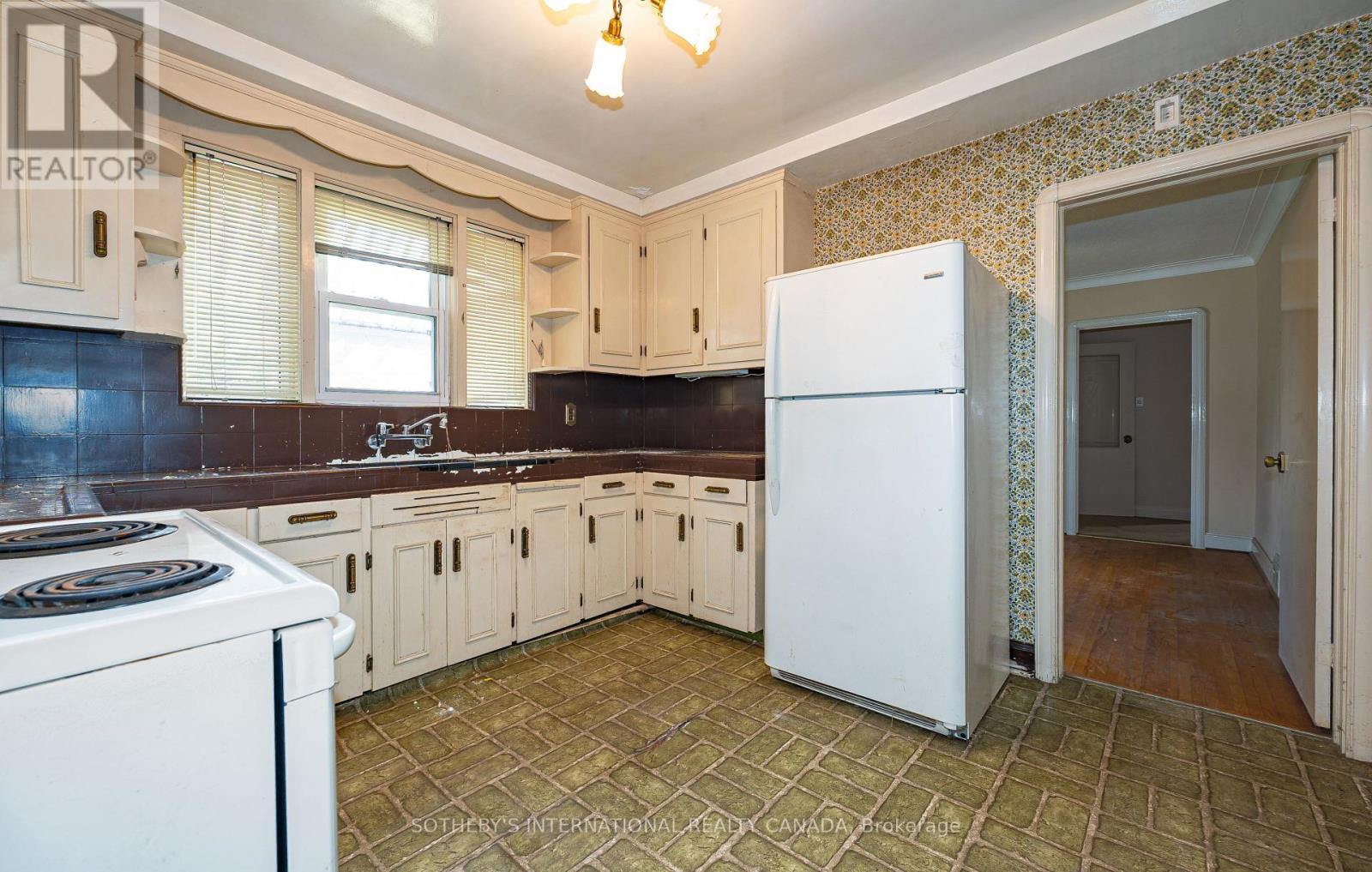 47 Grenview Boulevard, Toronto, Ontario  M8Y 3R9 - Photo 12 - W13093226