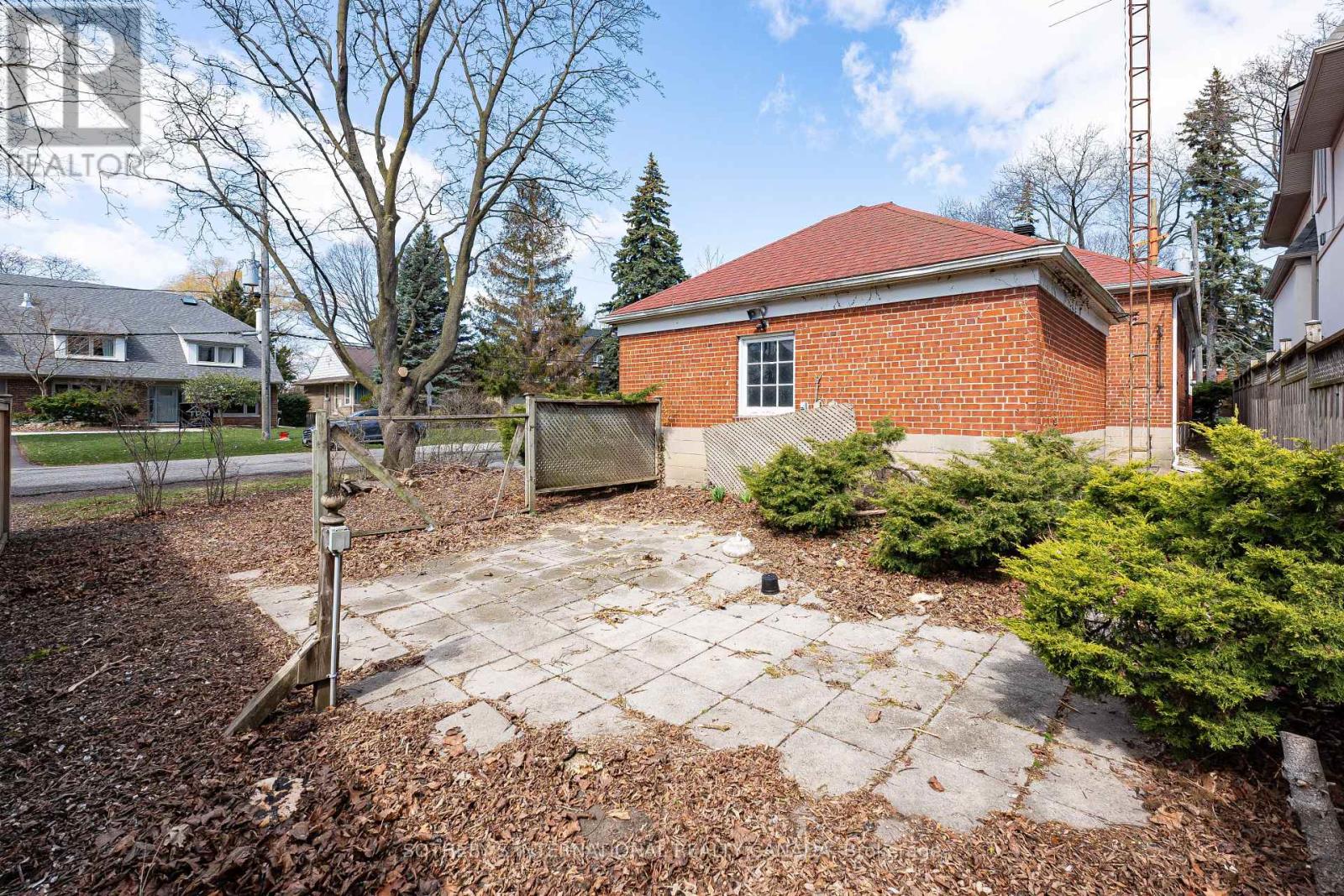 47 Grenview Boulevard, Toronto, Ontario  M8Y 3R9 - Photo 9 - W13093226