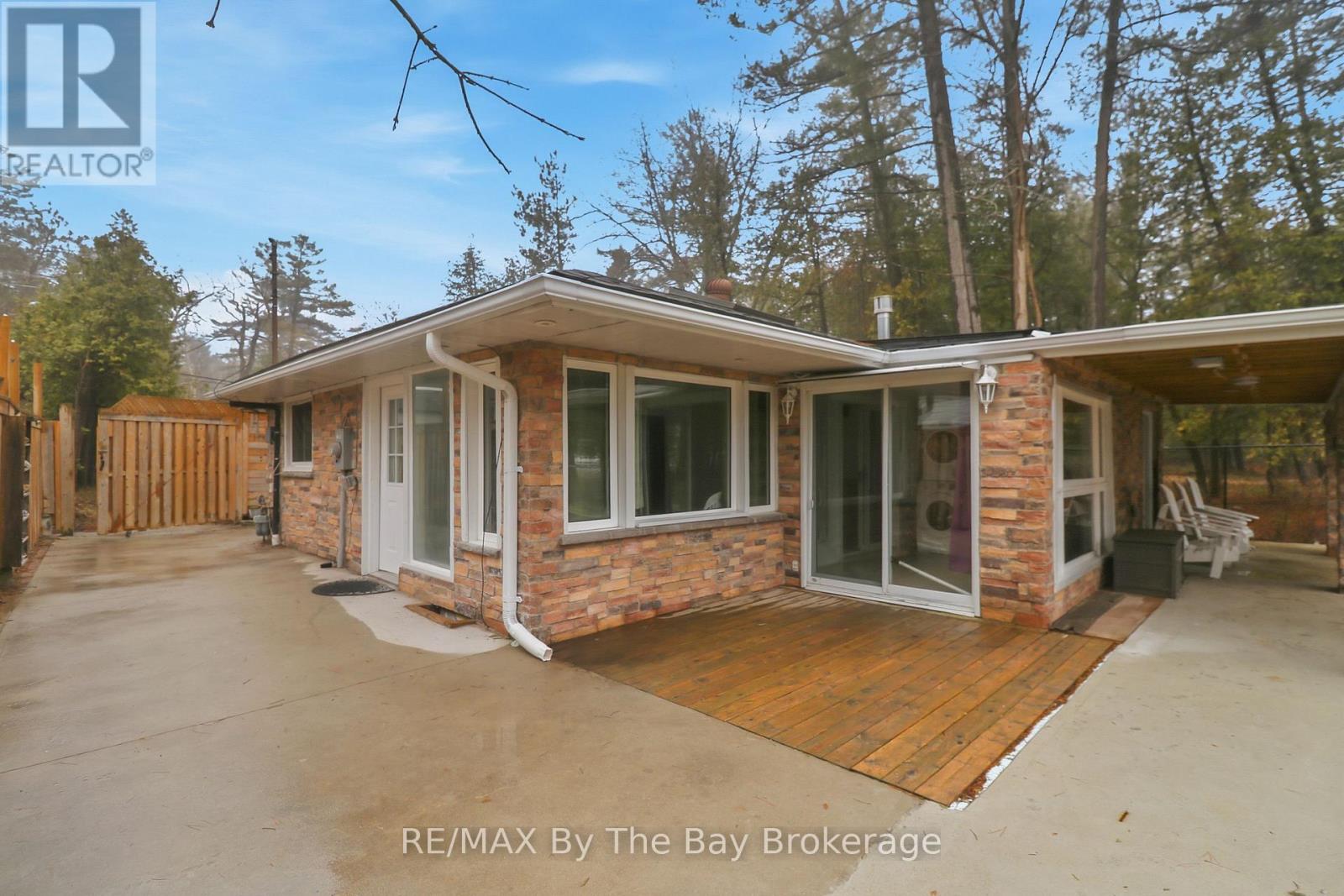 54 Homewood Avenue, Wasaga Beach, Ontario  L9Z 2M2 - Photo 5 - S13023508