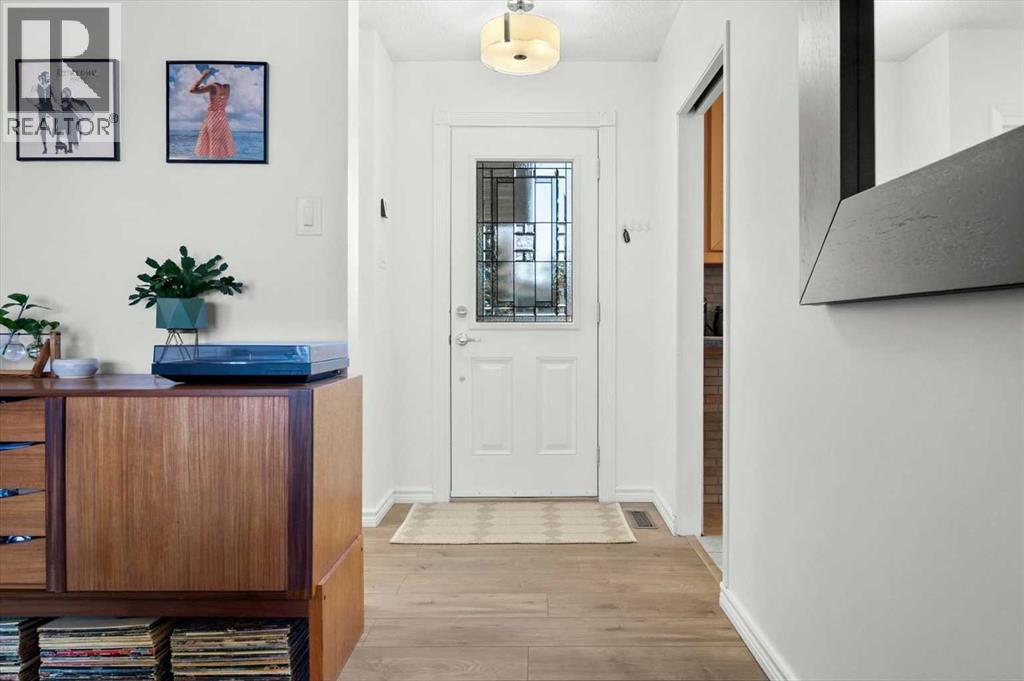 20 Brampton Crescent Sw, Calgary, Alberta  T2W 0Y4 - Photo 4 - A2308810