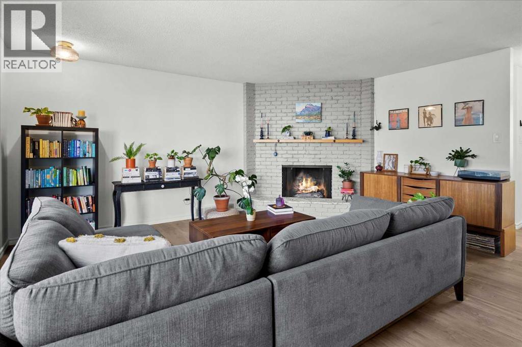 20 Brampton Crescent Sw, Calgary, Alberta  T2W 0Y4 - Photo 7 - A2308810