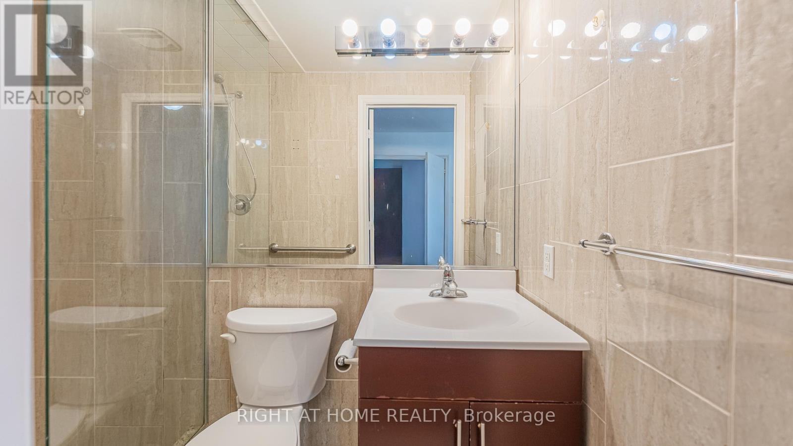 18 Rusholme Road, Toronto, Ontario  M6J 3H4 - Photo 17 - C13093750