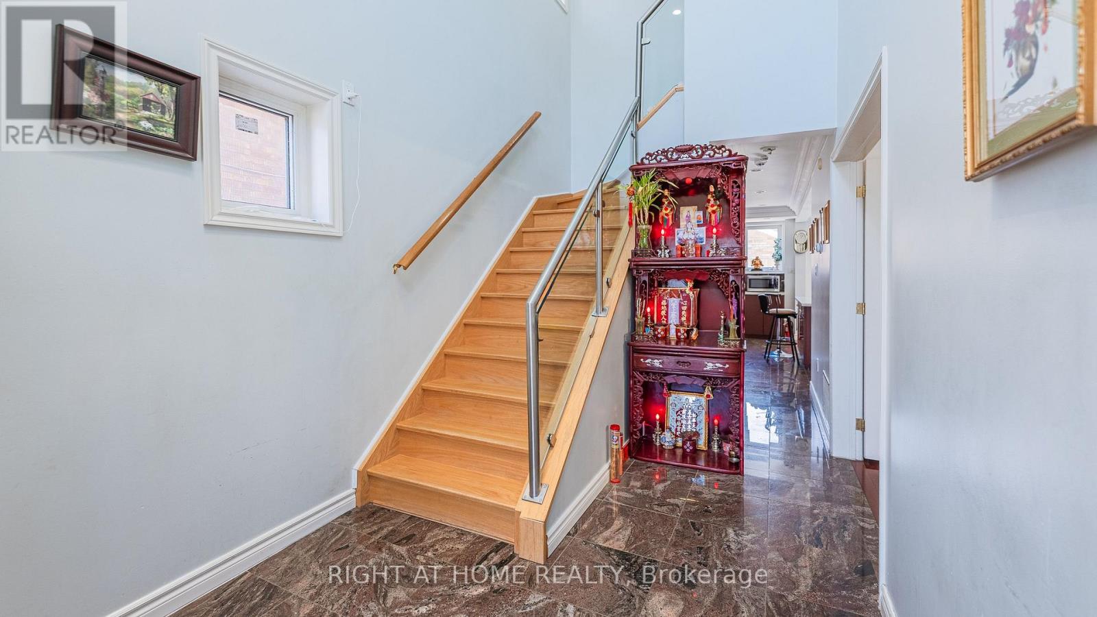 18 Rusholme Road, Toronto, Ontario  M6J 3H4 - Photo 4 - C13093750