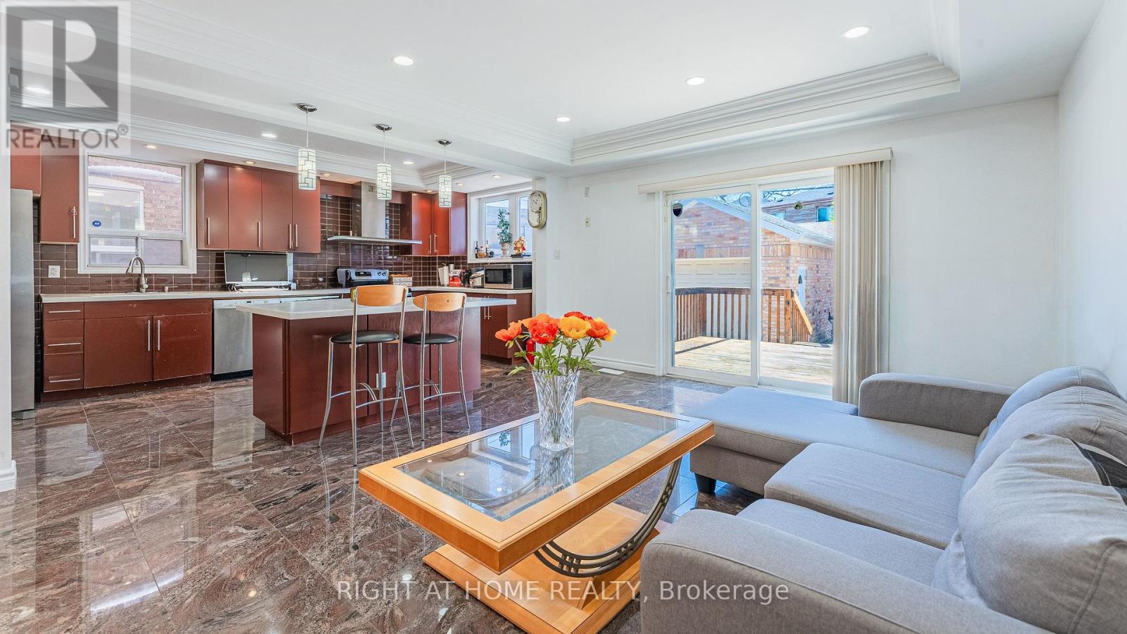 18 Rusholme Road, Toronto, Ontario  M6J 3H4 - Photo 6 - C13093750