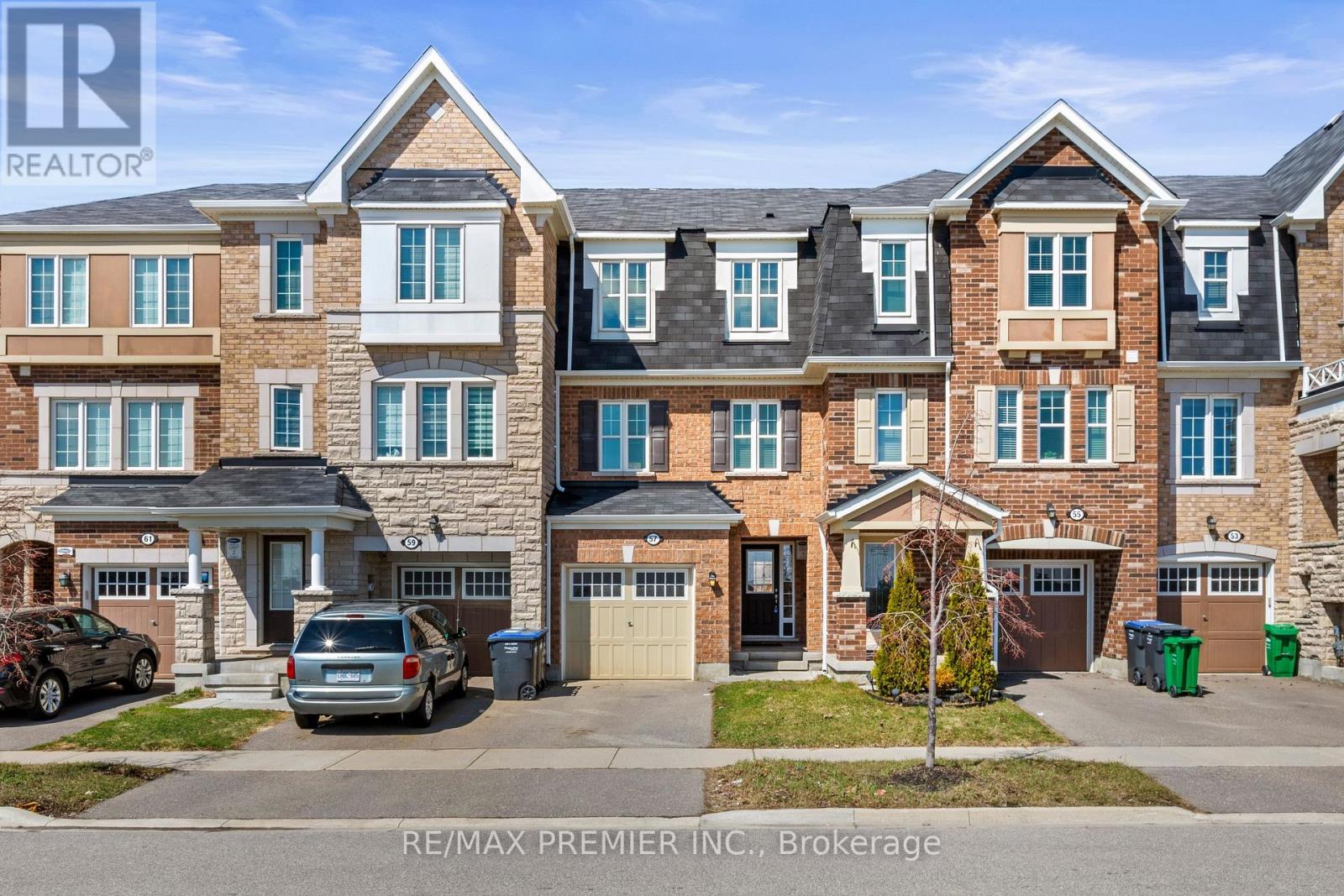 57 Baycliffe Crescent, Brampton, Ontario  L7A 3Z3 - Photo 3 - W12975194