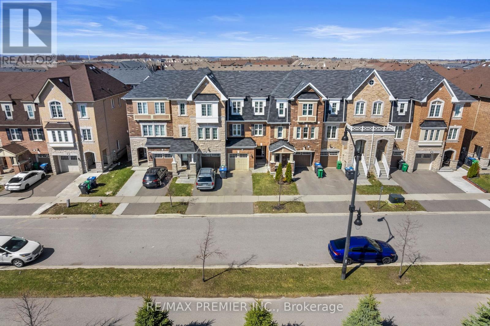 57 Baycliffe Crescent, Brampton, Ontario  L7A 3Z3 - Photo 2 - W12975194
