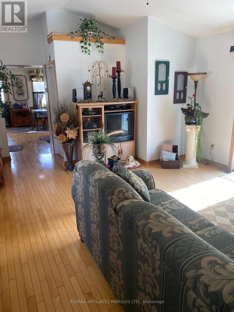 15085 Cooper Road S, South Stormont, Ontario  K0C 1R0 - Photo 4 - X13093740