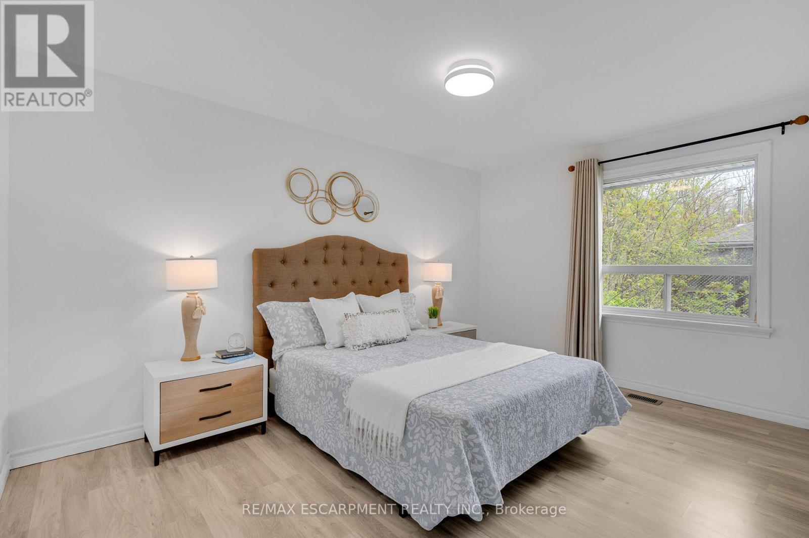2076 Constance Drive, Oakville, Ontario  L6J 2V7 - Photo 10 - W13093744