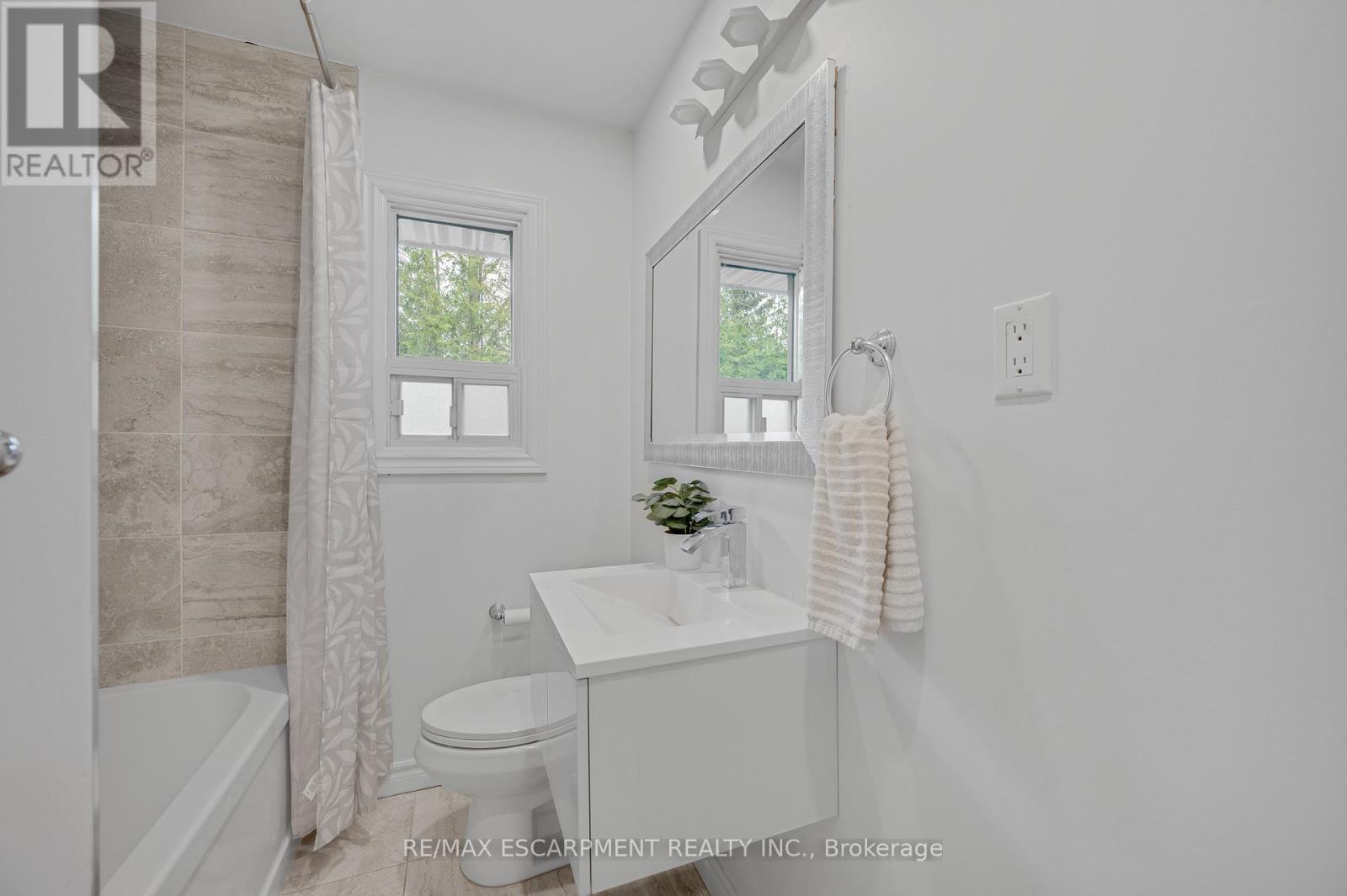 2076 Constance Drive, Oakville, Ontario  L6J 2V7 - Photo 16 - W13093744