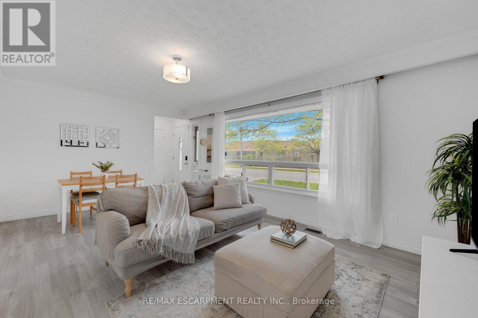 2076 Constance Drive, Oakville, Ontario  L6J 2V7 - Photo 6 - W13093744
