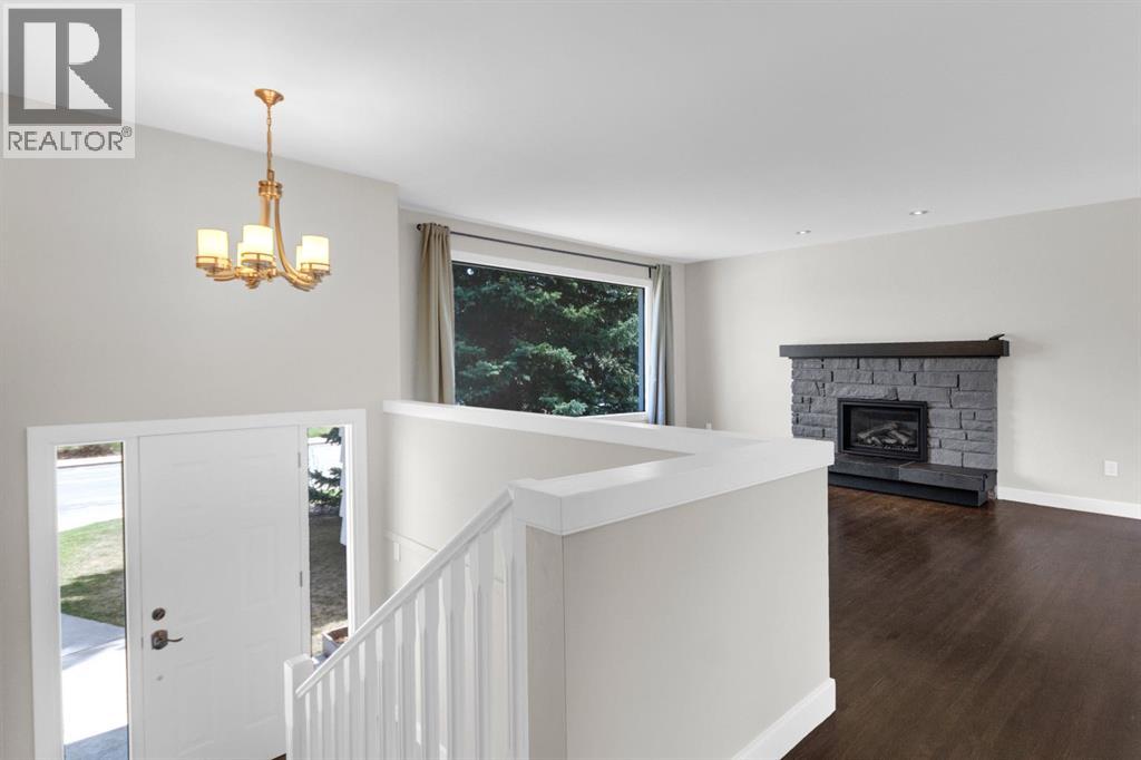 5615 Lakeview Drive Sw, Calgary, Alberta  T3E 5S5 - Photo 2 - A2307492