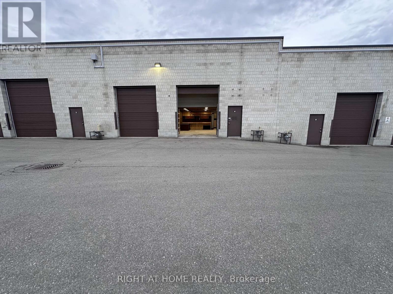4 - 1228 Gorham Street, Newmarket, Ontario  L3Y 8Z1 - Photo 4 - N12798814